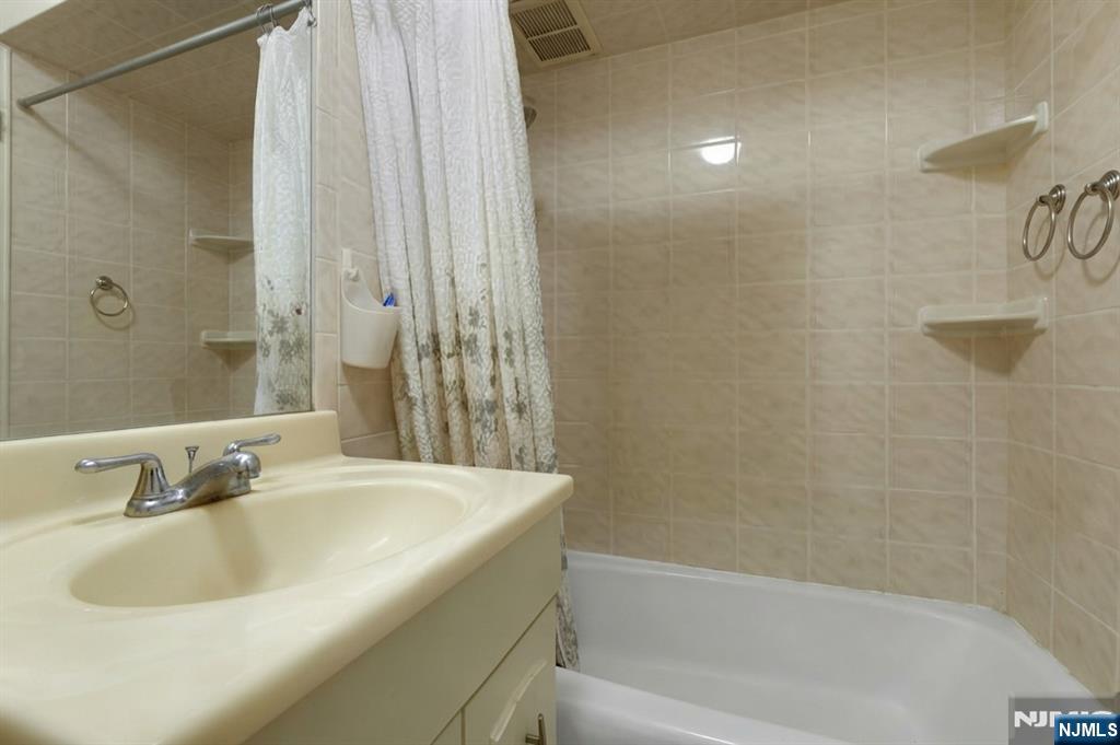 1111 River Road, Unit F17 Edgewater, NJ 07020 - Photo 12 of 17 Gallery Image 12