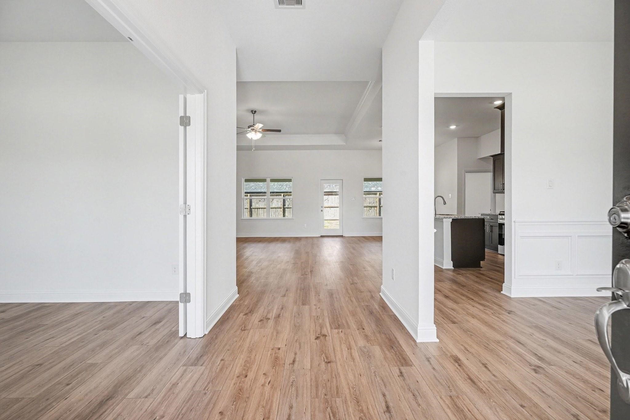 10 Keystone Court Angleton, TX 77515 - Photo 4 of 24