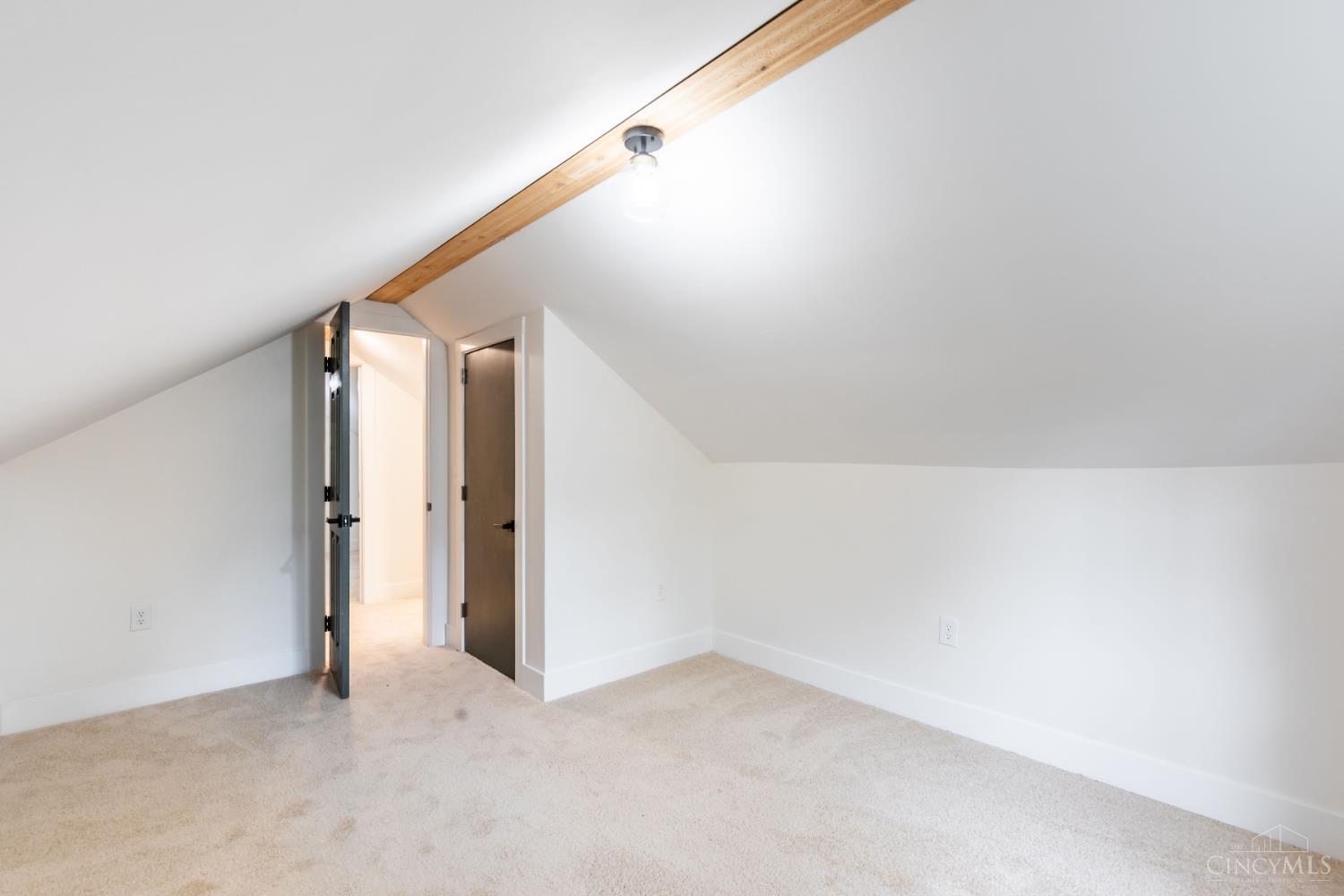 10443 Burlington Road Cincinnati, OH 45231 - Photo 24 of 31