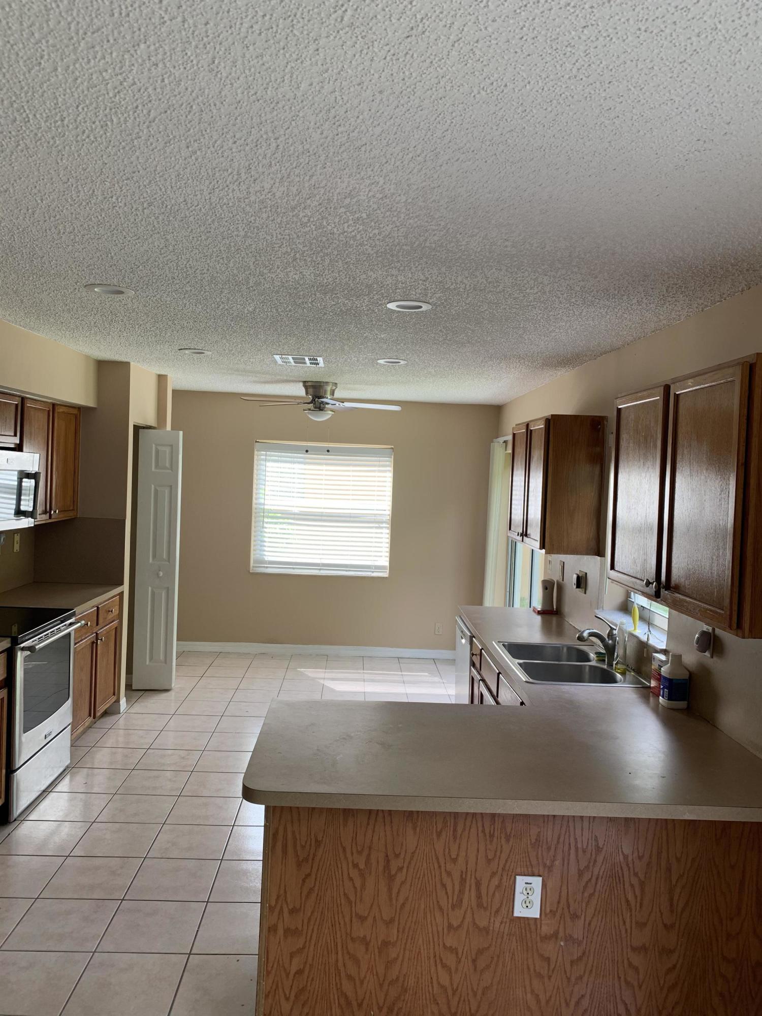 1023 Fosters Mill Road Boynton Beach, FL 33436 - Photo 6 of 22 Kitchen