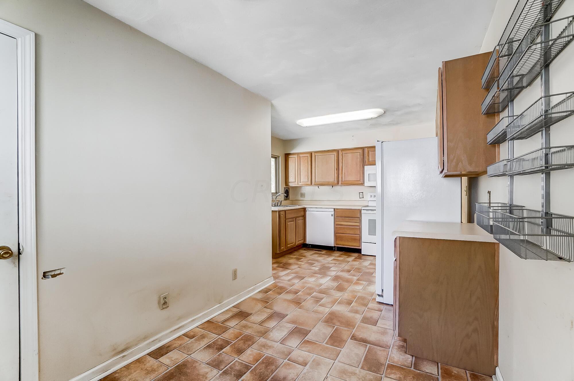 2094 Ward Road Columbus, OH 43224 - Photo 8 of 35 009