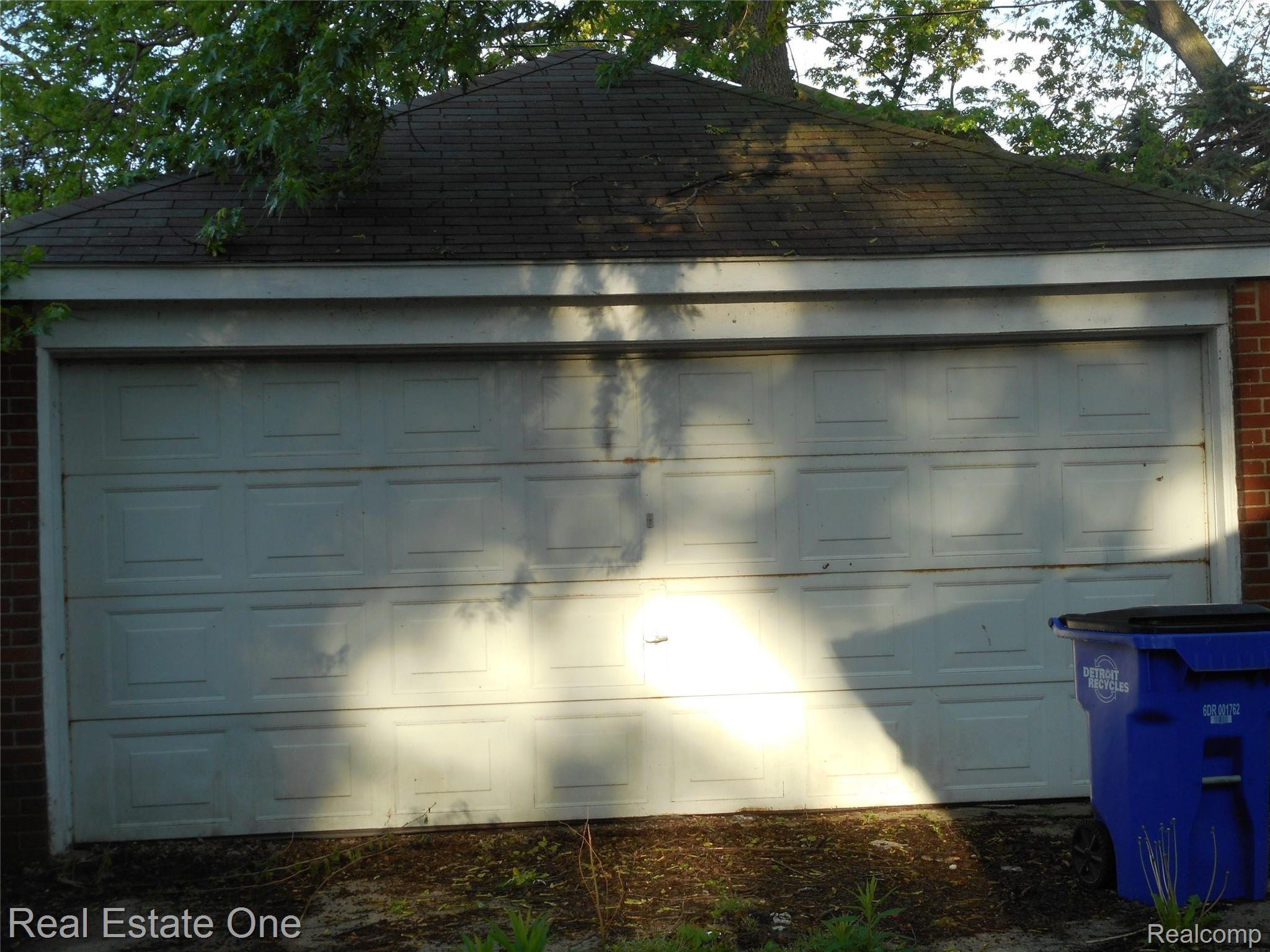 2-Car Garage
