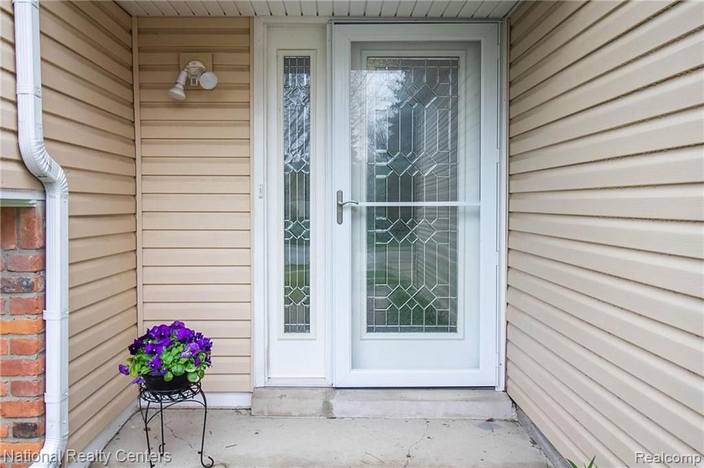 41898 Ridge Road East Novi, MI 48375 - Photo 2 of 34