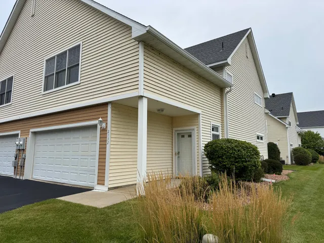 $300,000 | 2132 Village Trail, Mound, MN 55364