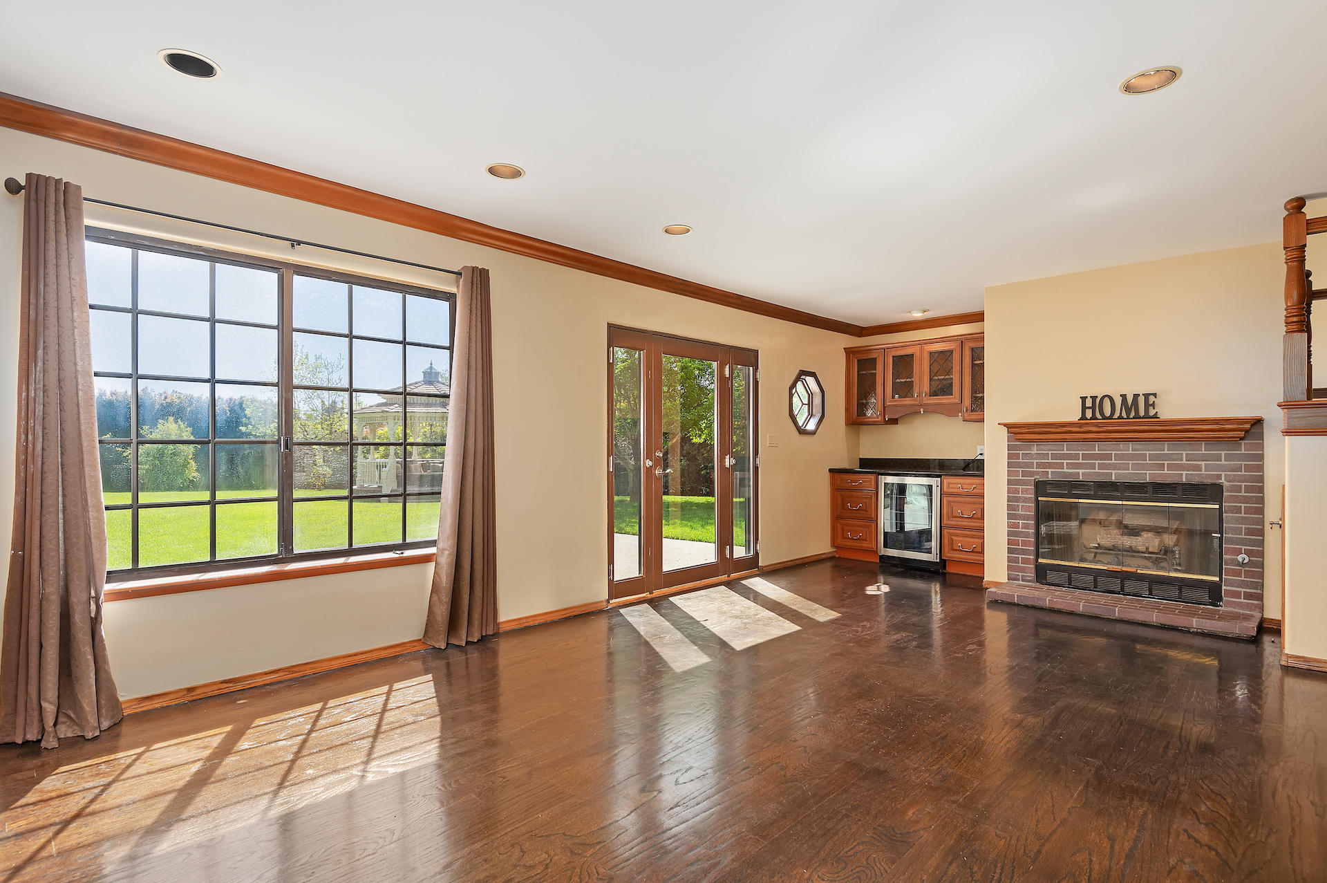 140 Ocean View Avenue Carpinteria, CA 93013 - Photo 11 of 38 11 - Family Room
