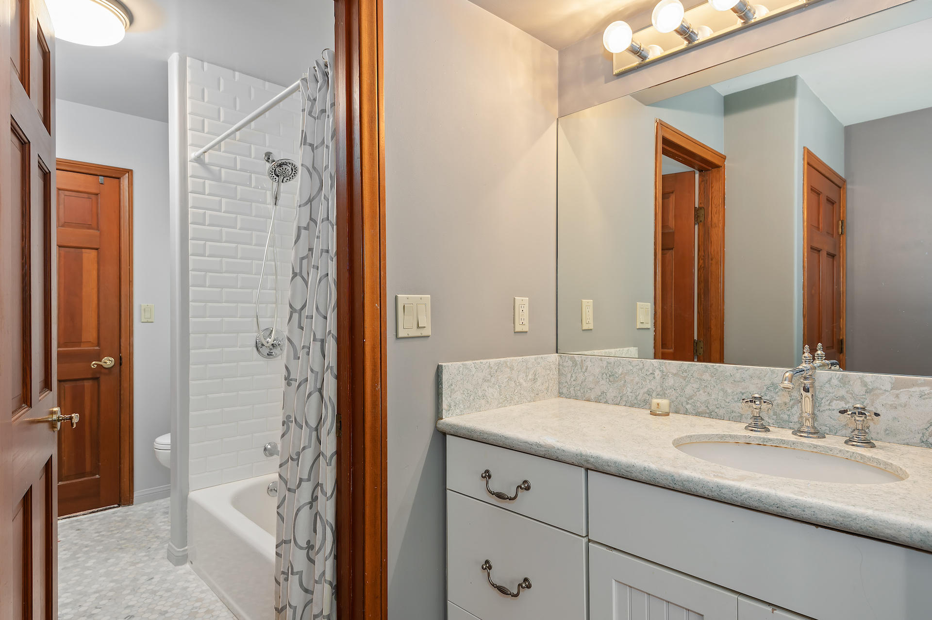 140 Ocean View Avenue Carpinteria, CA 93013 - Photo 33 of 38 33 - Bathroom 3