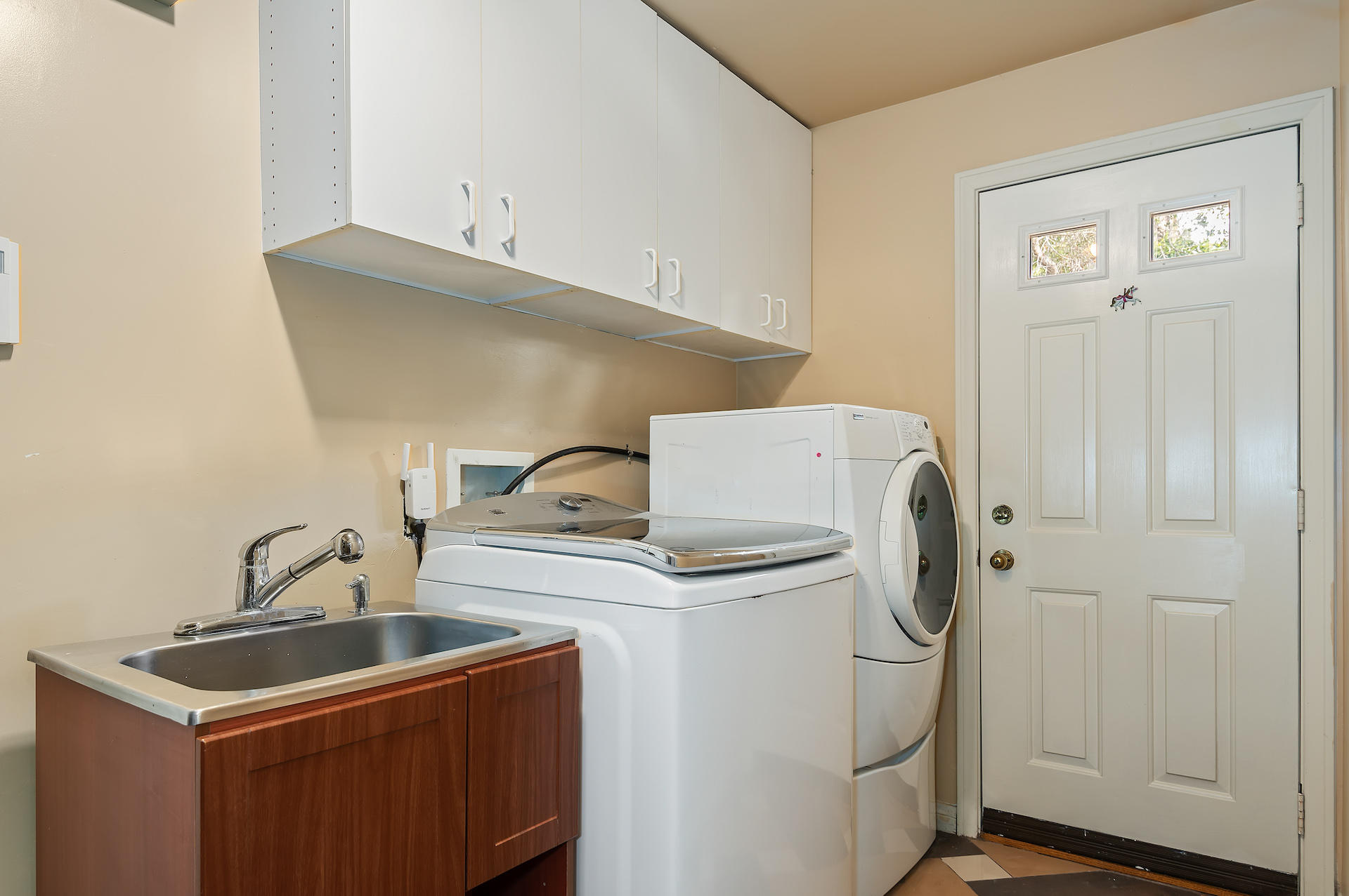 140 Ocean View Avenue Carpinteria, CA 93013 - Photo 34 of 38 34 - Laundry