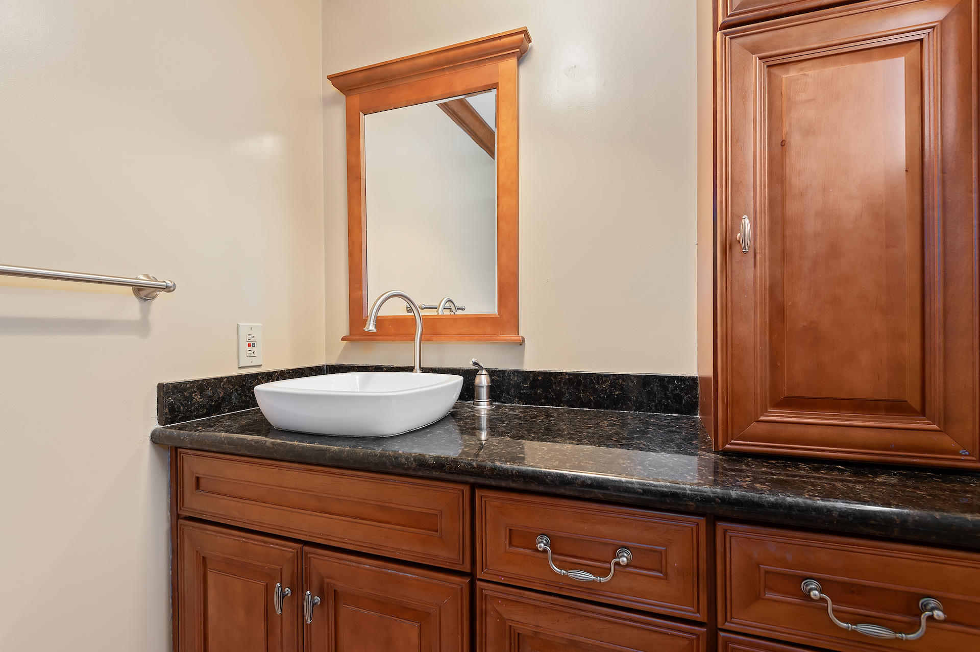 140 Ocean View Avenue Carpinteria, CA 93013 - Photo 35 of 38 35 - Powder Room