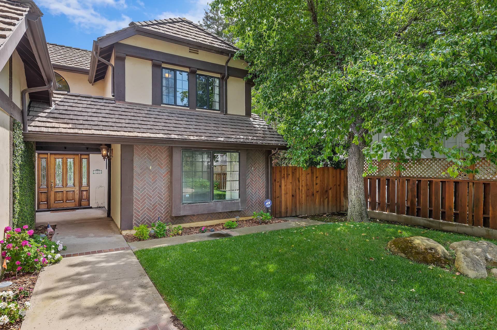 140 Ocean View Avenue Carpinteria, CA 93013 - Photo 4 of 38 04 - Front Yard View