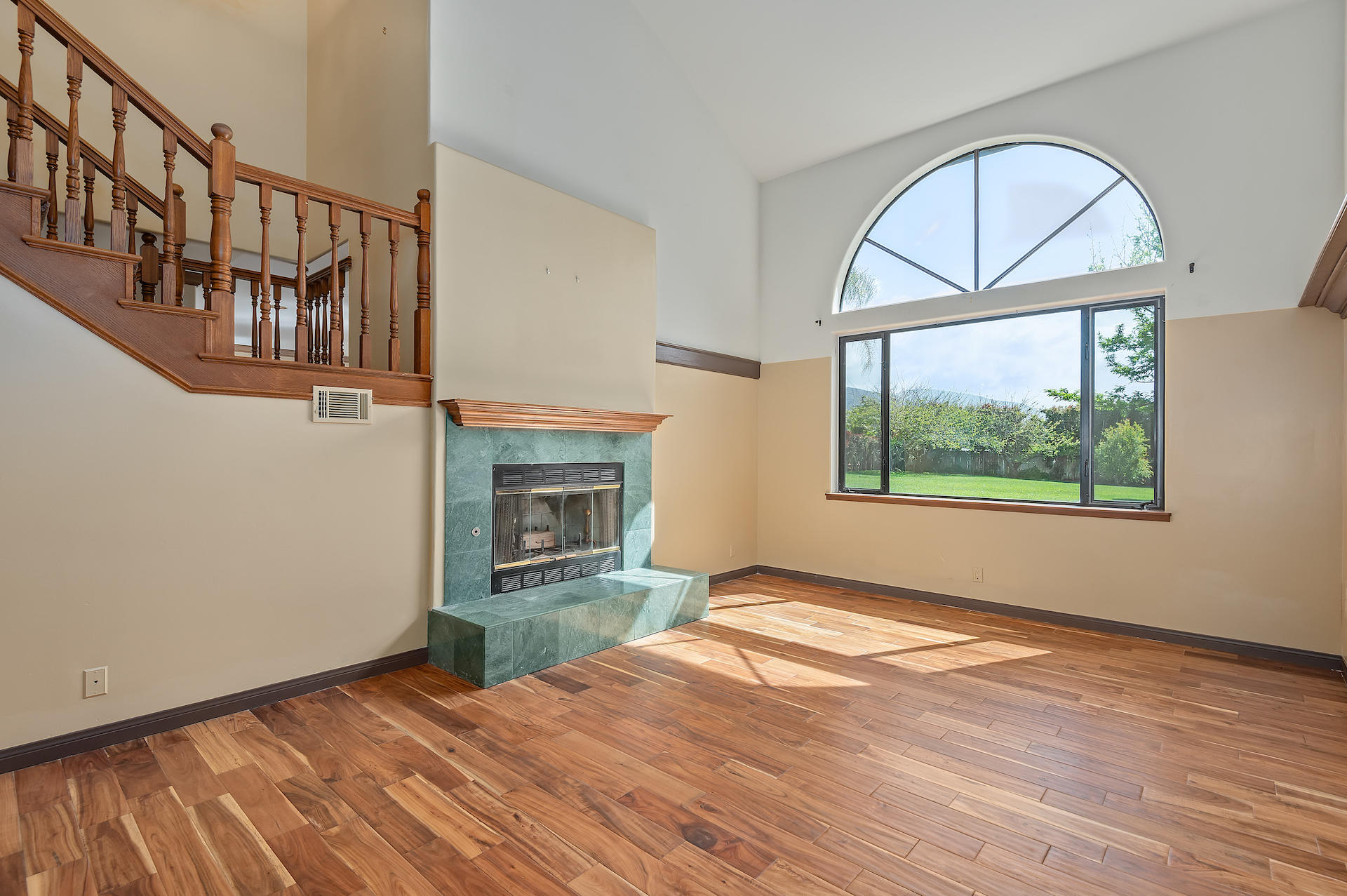 140 Ocean View Avenue Carpinteria, CA 93013 - Photo 7 of 38 07 - Living Room
