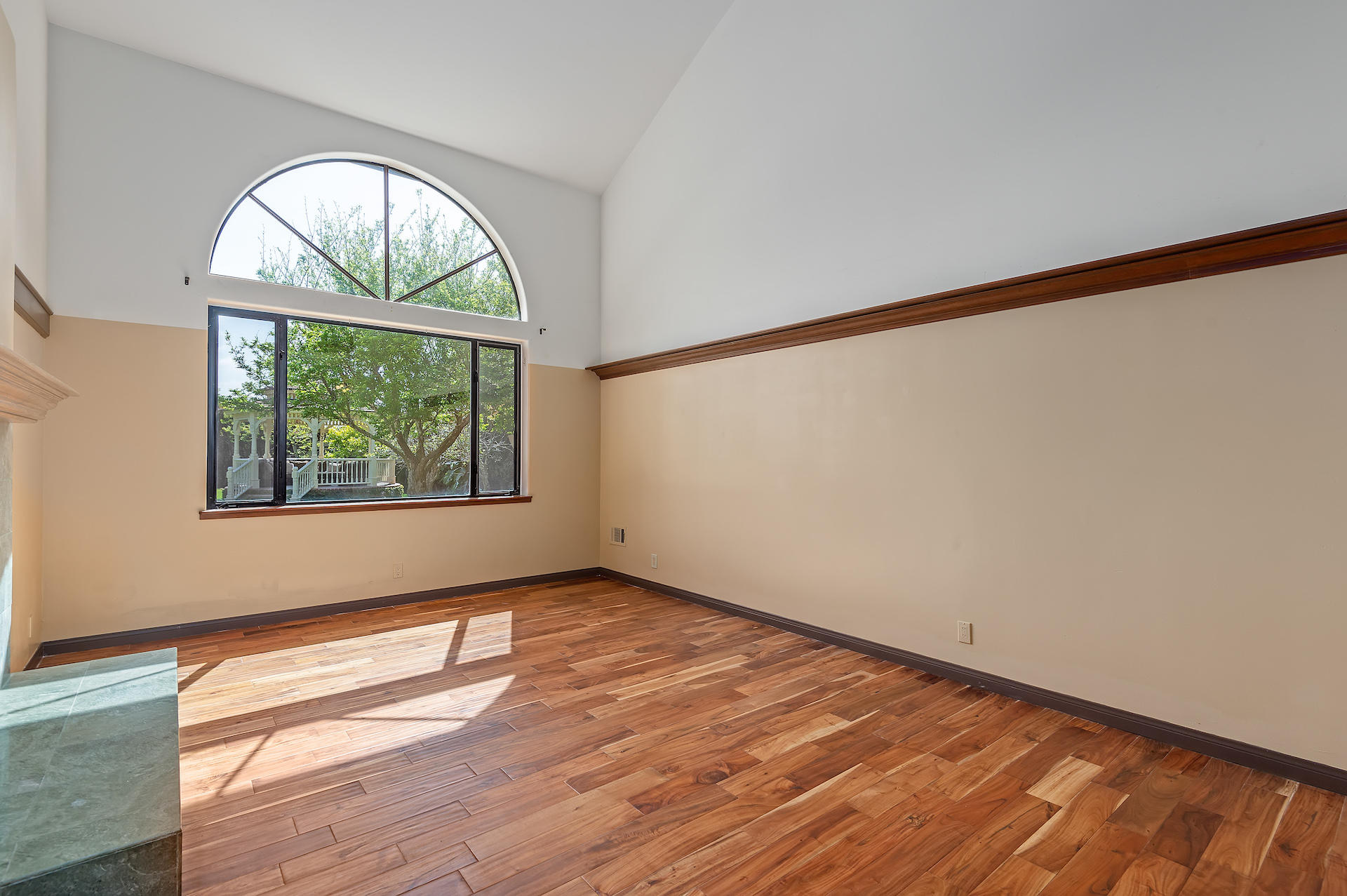 140 Ocean View Avenue Carpinteria, CA 93013 - Photo 8 of 38 08 - Living Room