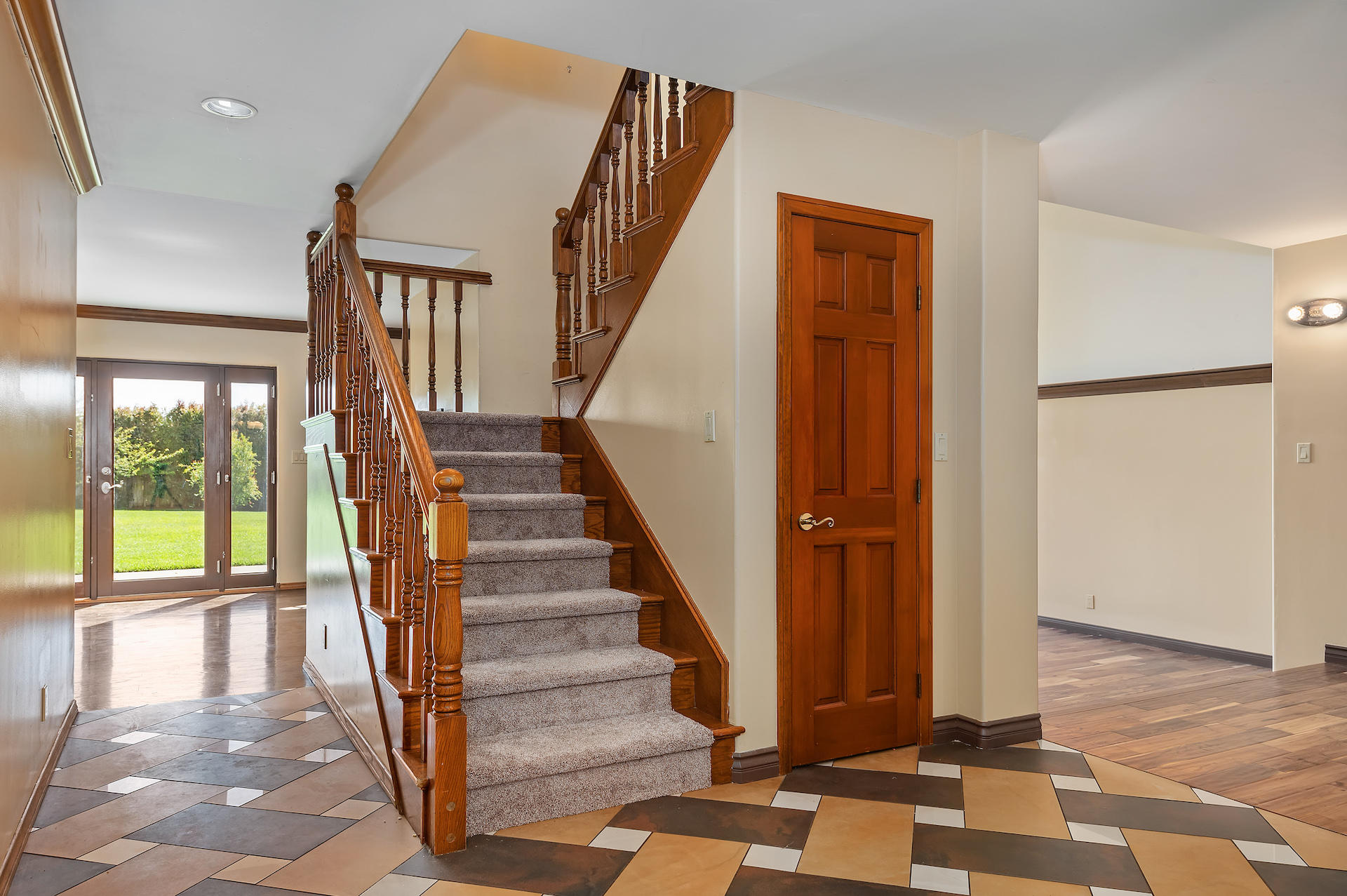 140 Ocean View Avenue Carpinteria, CA 93013 - Photo 9 of 38 09 - Stairs