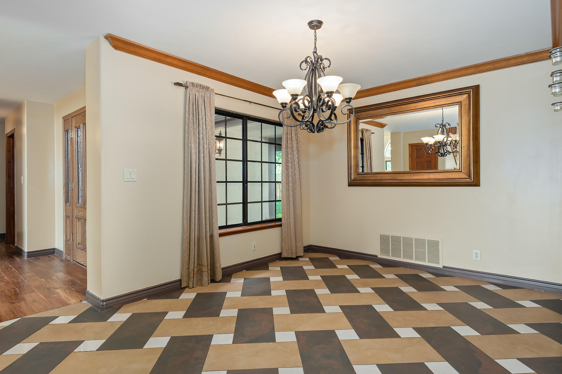 140 Ocean View Avenue Carpinteria, CA 93013 - Photo 10 of 38 10 - Dining