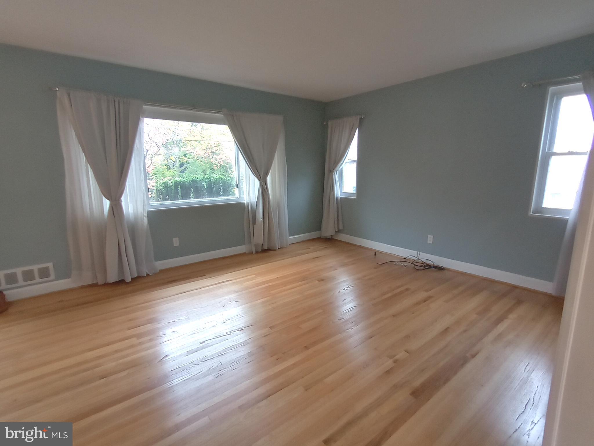 11305 Galt Avenue Silver Spring, MD 20902 - Photo 12 of 32 Living Room
