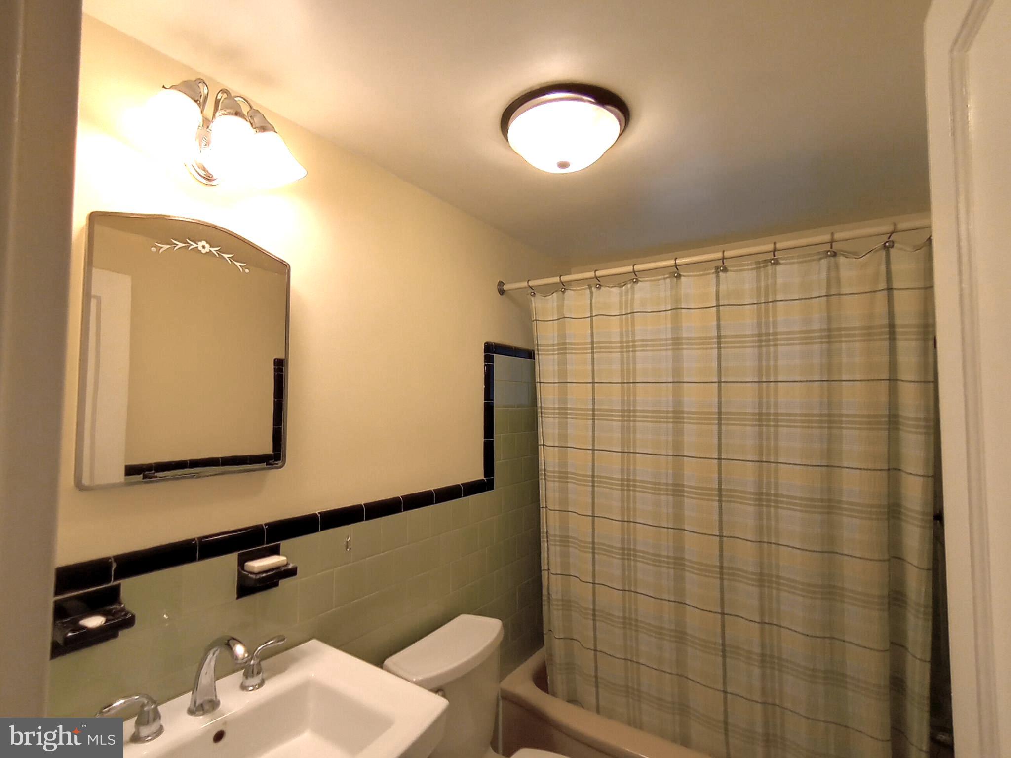 11305 Galt Avenue Silver Spring, MD 20902 - Photo 19 of 32 Main level full bathroom with a tub.