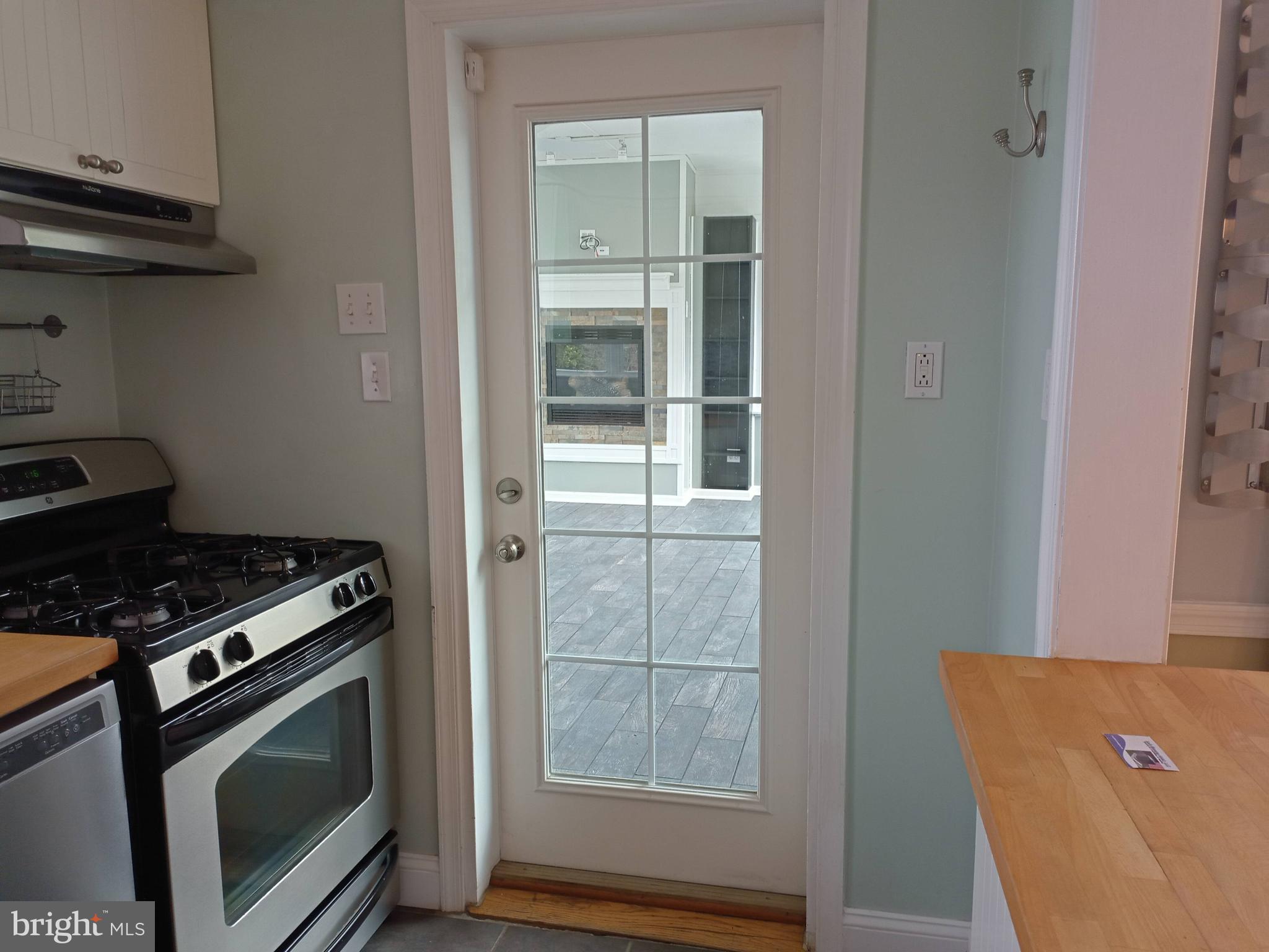 11305 Galt Avenue Silver Spring, MD 20902 - Photo 5 of 32