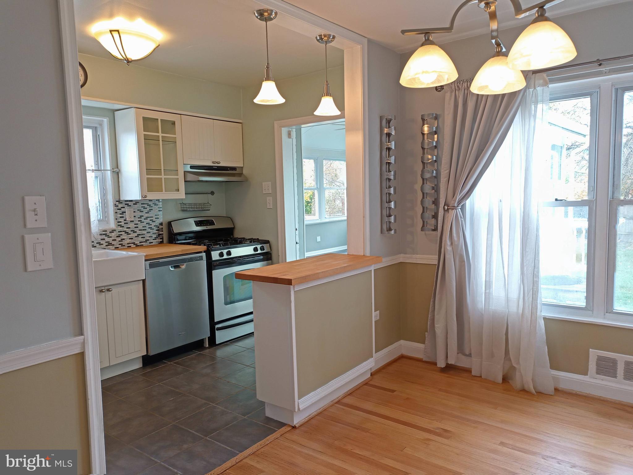 11305 Galt Avenue Silver Spring, MD 20902 - Photo 7 of 32 Kitchen and dining room