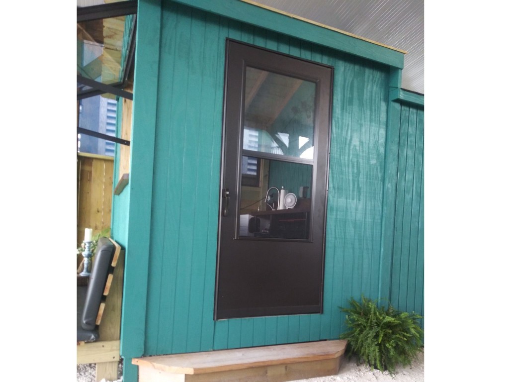 1256 Resort Road Crystal Beach, TX 77650 - Photo 7 of 21 Cajun cookhouse has a second full bath attached.