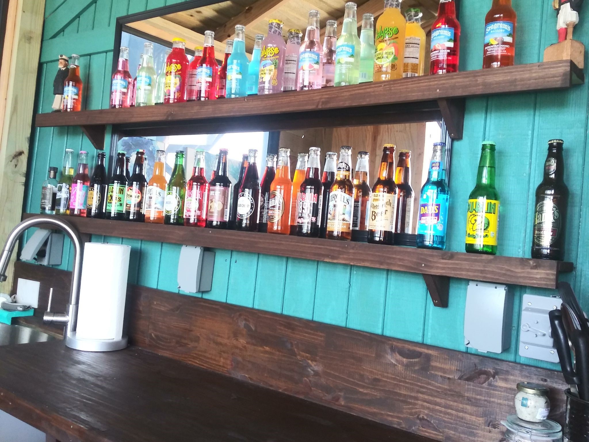 1256 Resort Road Crystal Beach, TX 77650 - Photo 8 of 21 Entertainment bar