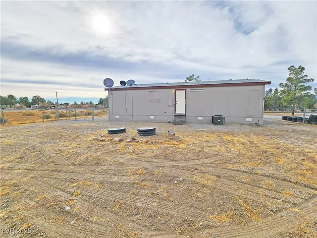 $1,035 | 1550 West Irons Street, Unit B, Pahrump, NV 89048
