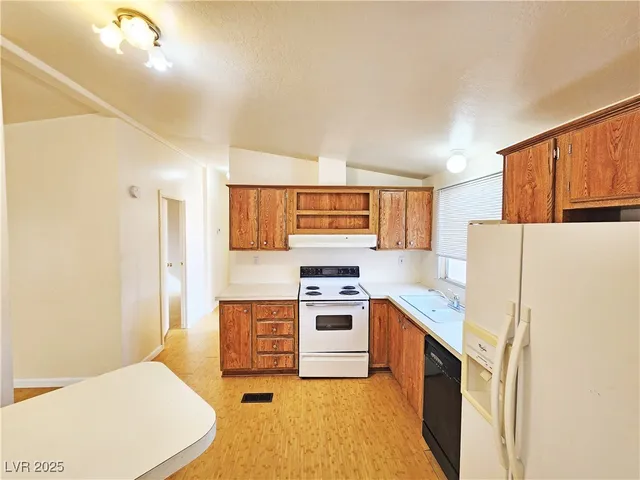 $1,035 | 1550 West Irons Street, Unit B, Pahrump, NV 89048