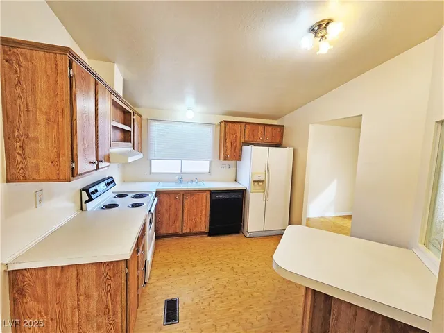 $1,035 | 1550 West Irons Street, Unit B, Pahrump, NV 89048