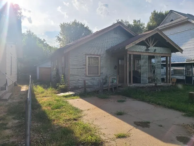 $19,900 | 1008 South 3rd Street, Arkansas City, KS 67005