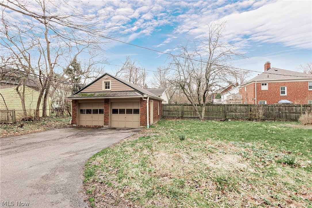 1489 Crest Road Cleveland Heights, OH 44121 - Photo 28 of 29 Large backyard.
