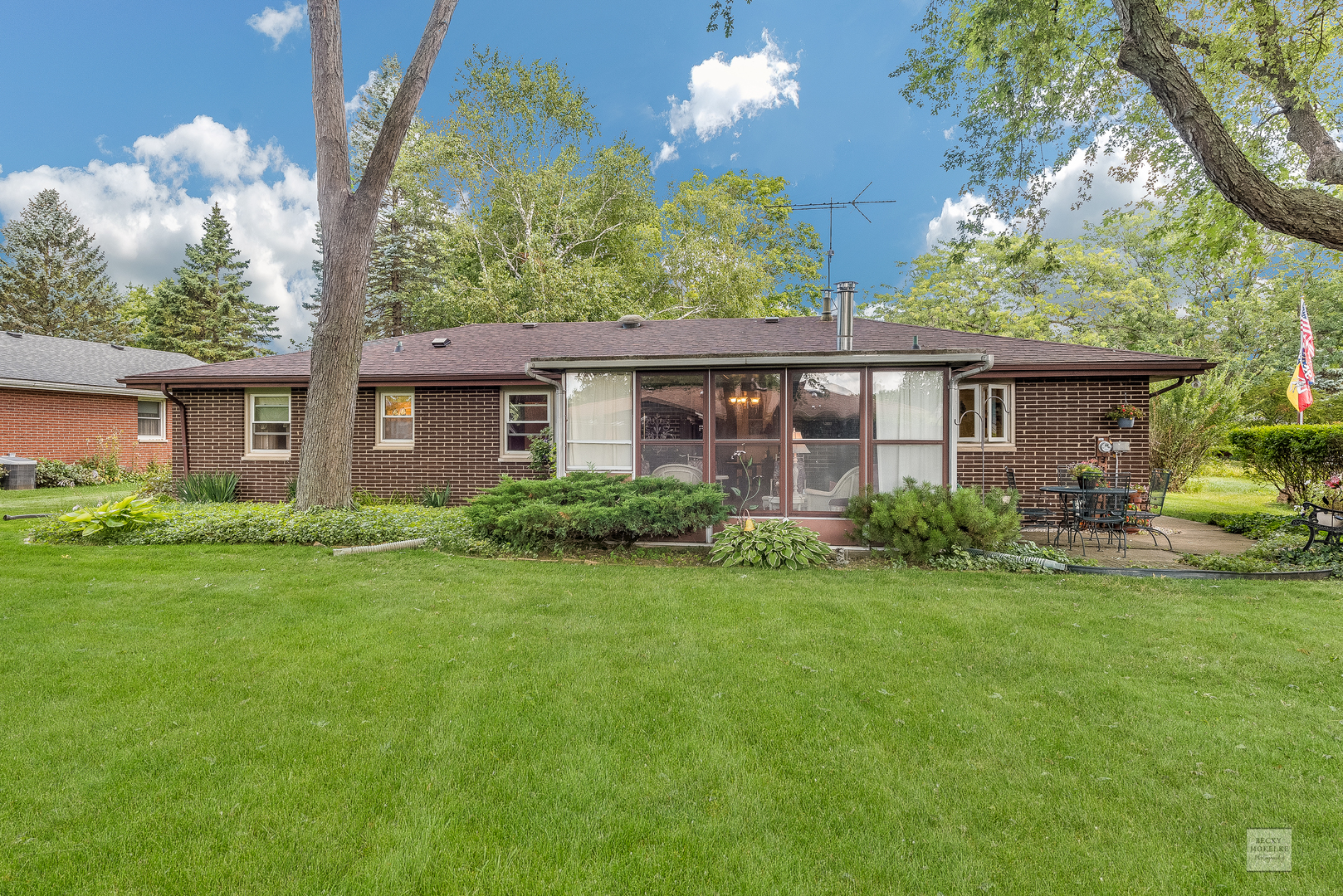 115 Neil Road Sugar Grove, IL 60554 - Photo 18 of 21 a front view of a house with garden