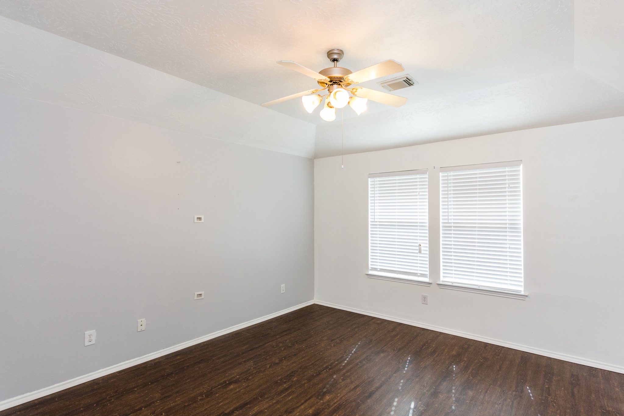 2834 Trinity Glen Lane Houston, TX 77047 - Photo 16 of 30 Master bedroom with no carpet!