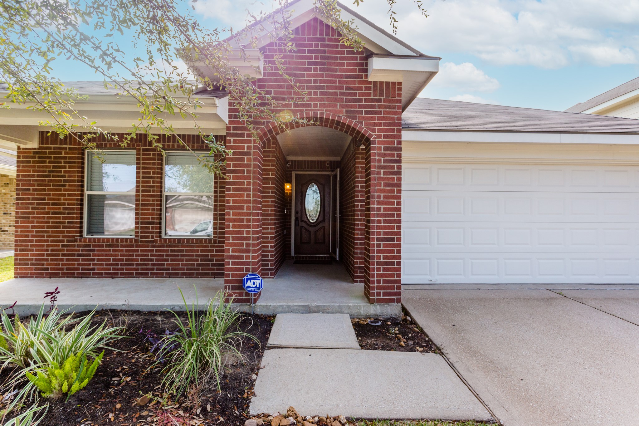 2834 Trinity Glen Lane Houston, TX 77047 - Photo 2 of 30 Covered front porch