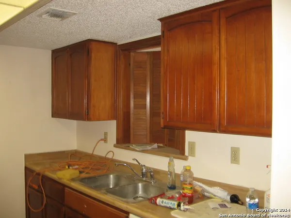 $1,700 | 13815 Parksite Woods, San Antonio, TX 78249