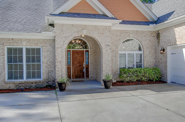 179 Greyback Road Summerville, SC 29483 - Photo 4 of 39 179 Greyback (4)0004