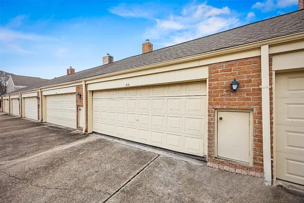 $2,250 | 810 Augusta Drive, Unit 810, Houston, TX 77057