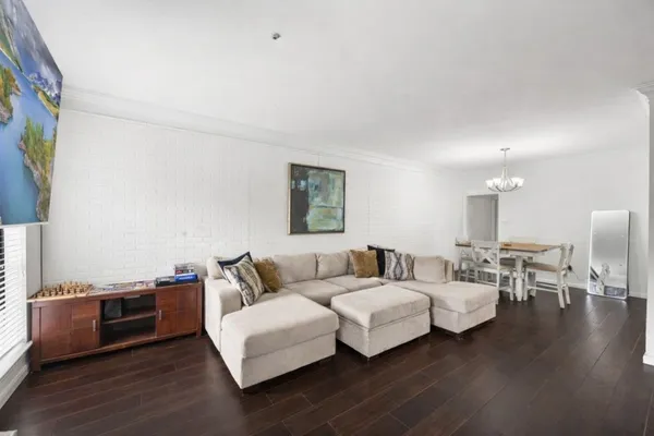 $2,250 | 810 Augusta Drive, Unit 810, Houston, TX 77057