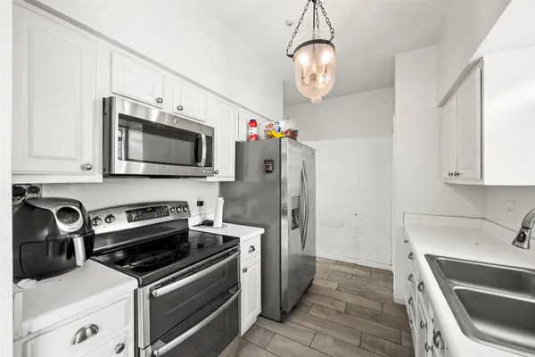 $2,250 | 810 Augusta Drive, Unit 810, Houston, TX 77057