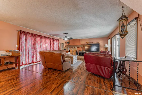 $255,000 | 194 Timber Lane, Mount Pulaski, IL 62548