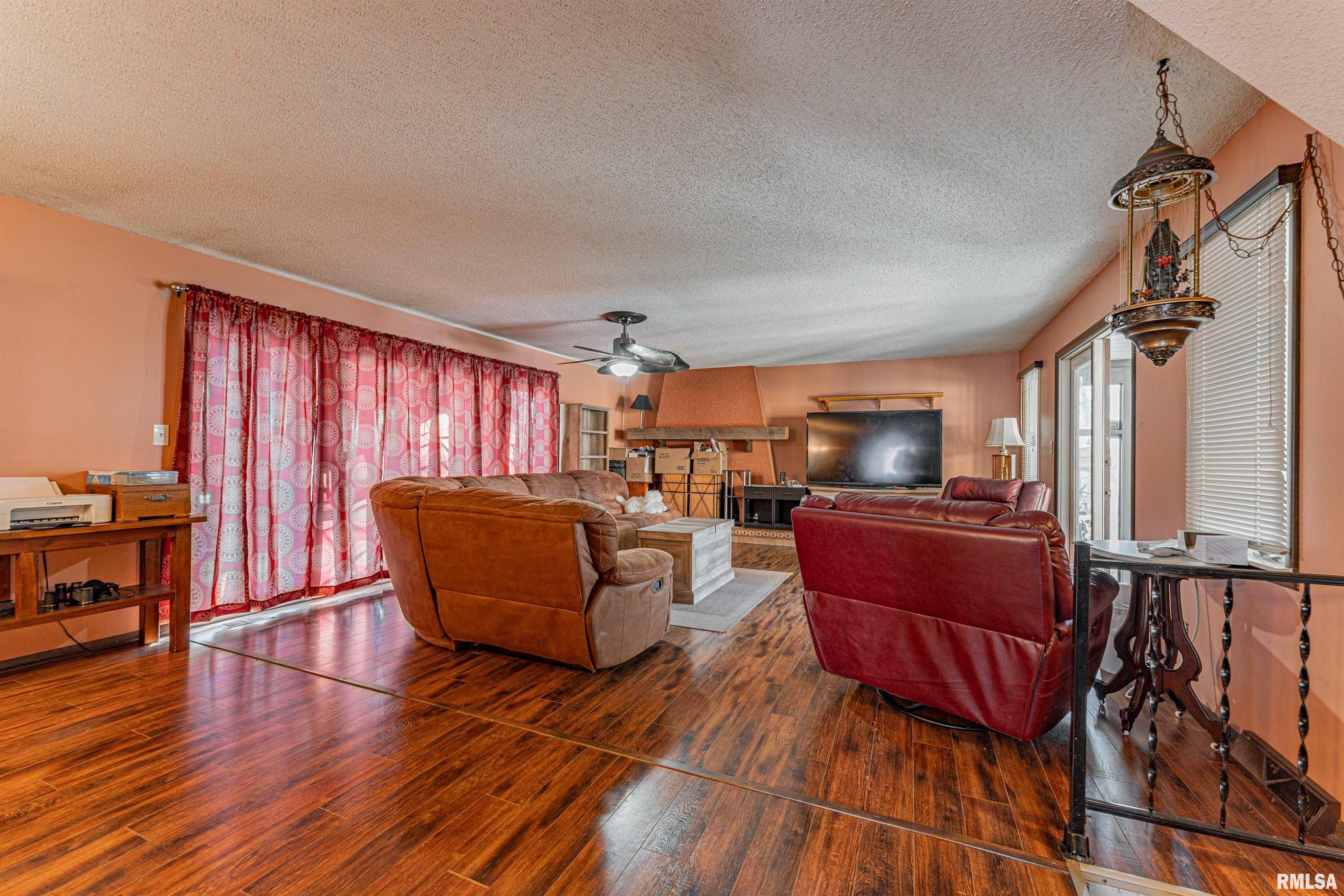 194 Timber Lane Mount Pulaski, IL 62548 - Photo 11 of 50