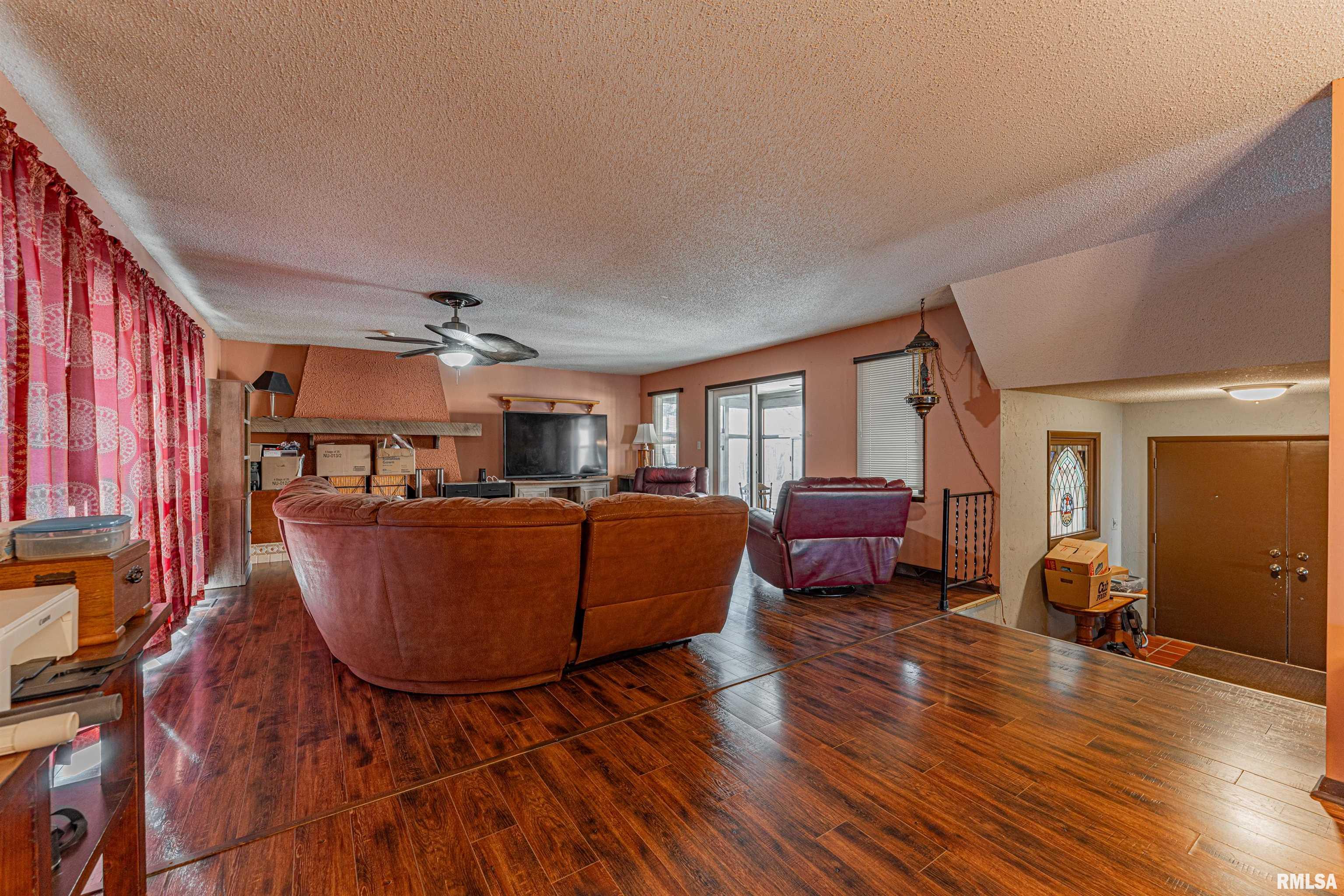 194 Timber Lane Mount Pulaski, IL 62548 - Photo 12 of 50