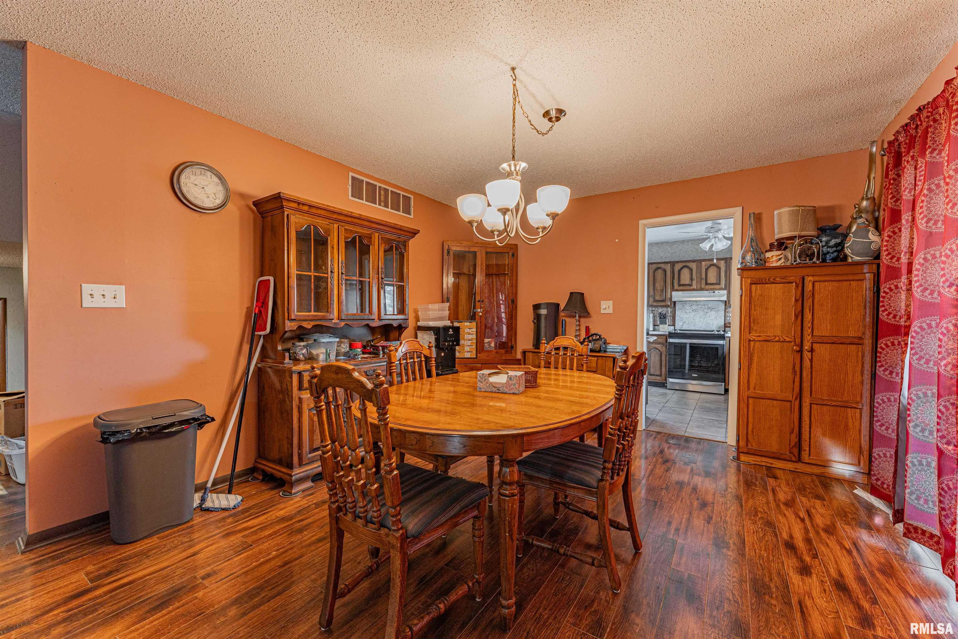 194 Timber Lane Mount Pulaski, IL 62548 - Photo 16 of 50