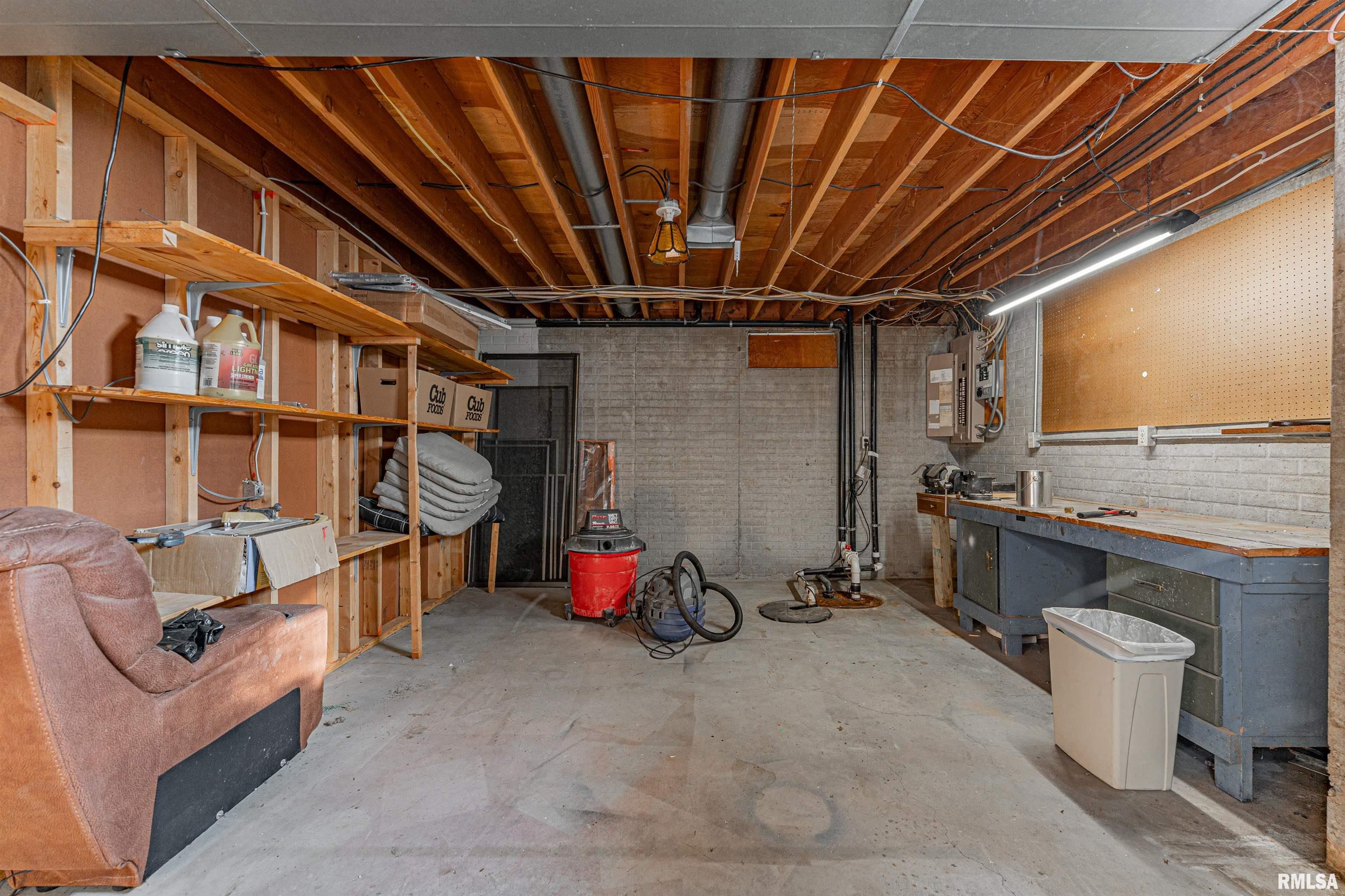 194 Timber Lane Mount Pulaski, IL 62548 - Photo 36 of 50