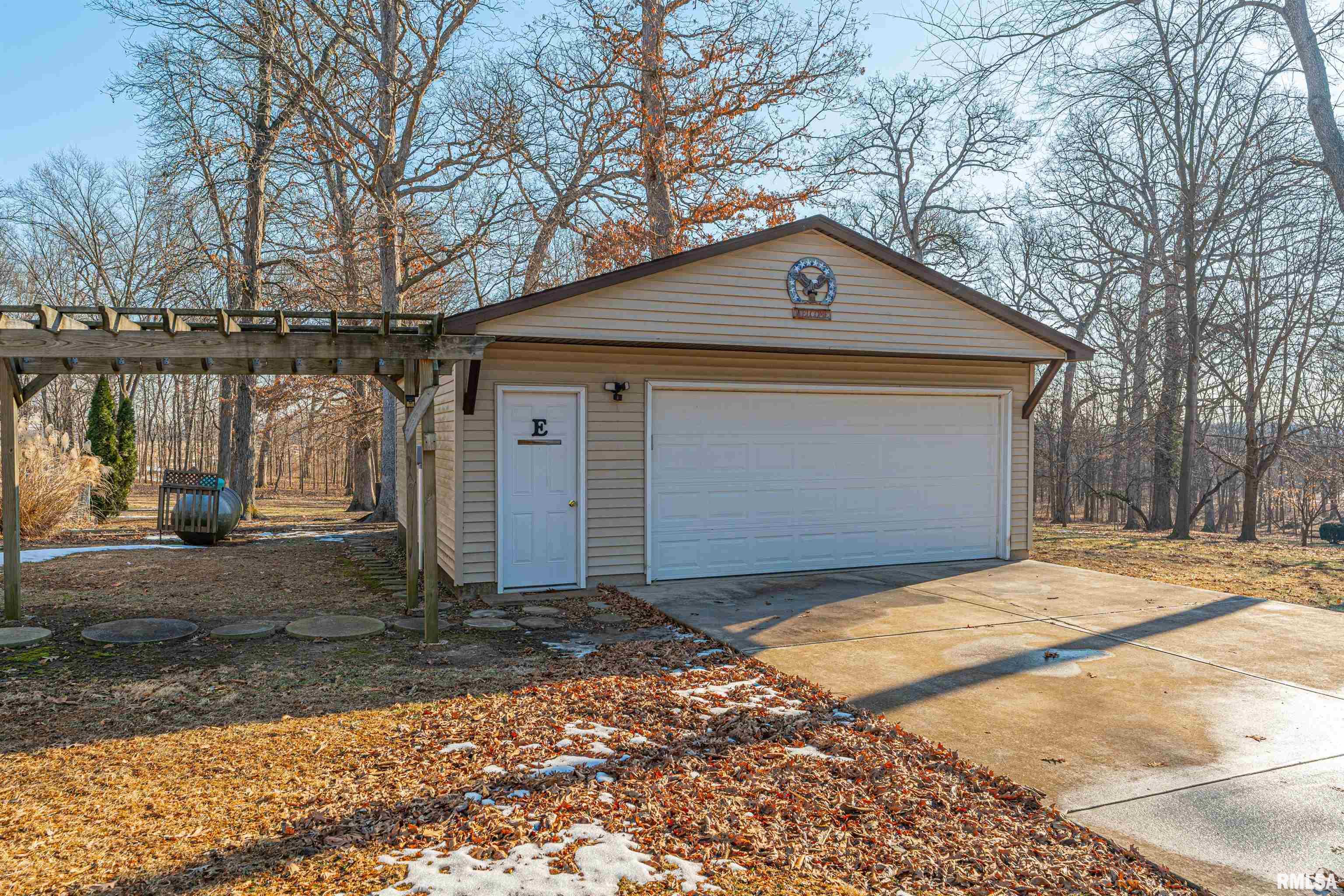 194 Timber Lane Mount Pulaski, IL 62548 - Photo 41 of 50