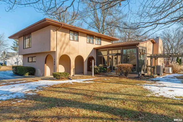 $269,000 | 194 Timber Lane, Mount Pulaski, IL 62548