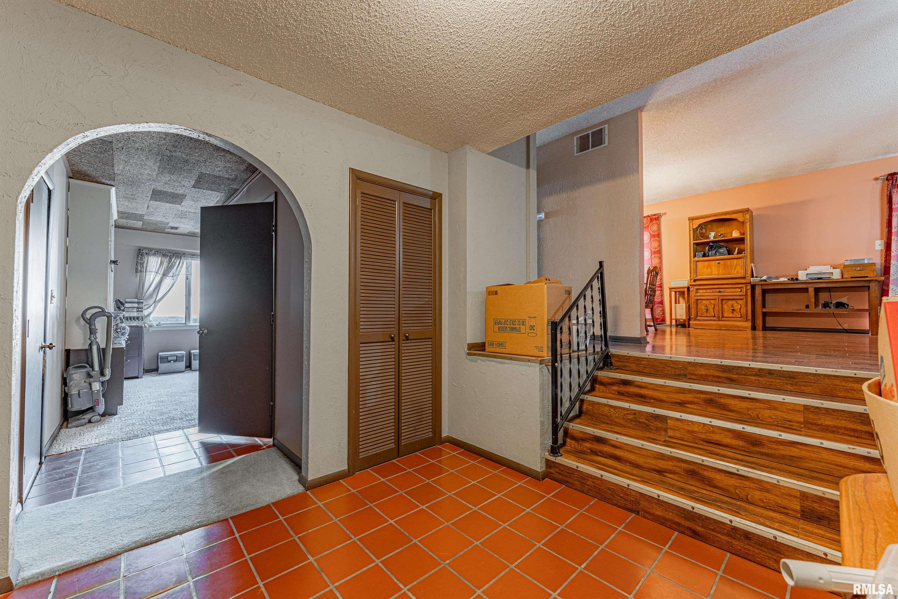 194 Timber Lane Mount Pulaski, IL 62548 - Photo 10 of 50