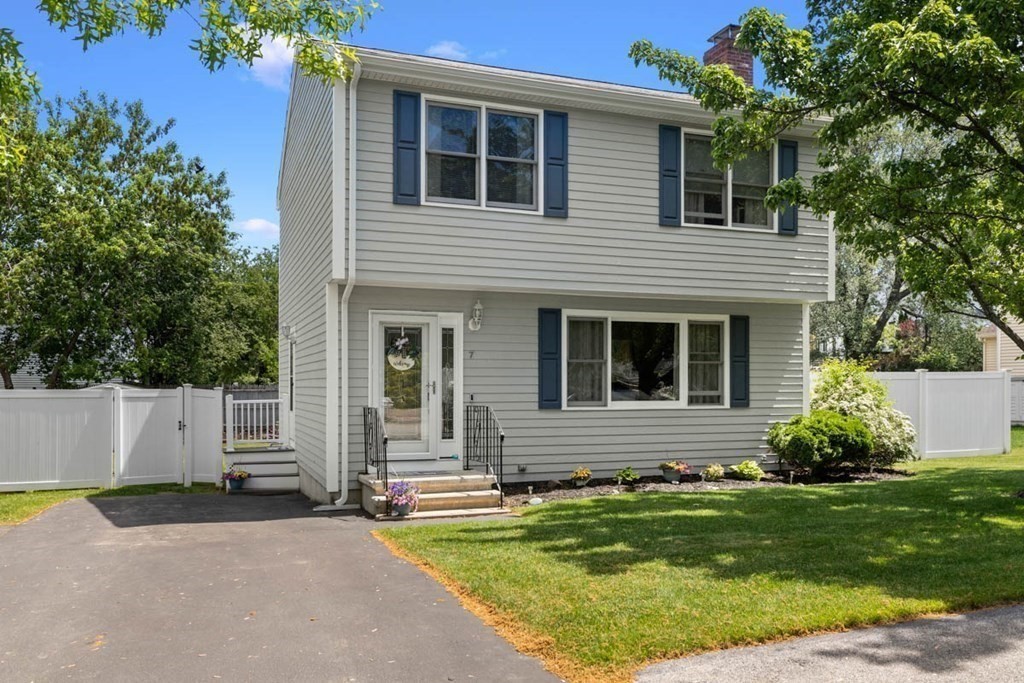 7 Northfield Road Peabody, MA 01960 - Photo 2 of 39 Gallery Image 2