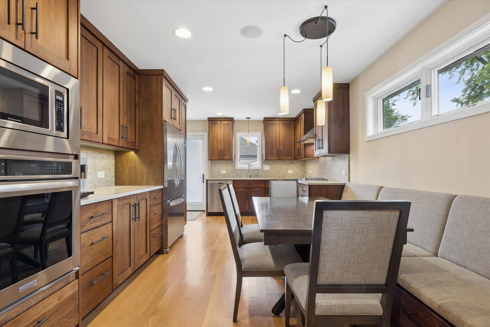 687 Spring Road Elmhurst, IL 60126 - Photo 7 of 31