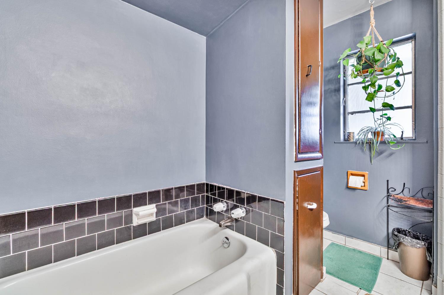 3852 East Washington Avenue Fresno, CA 93702 - Photo 11 of 30 a bathroom with a bathtub and a shower