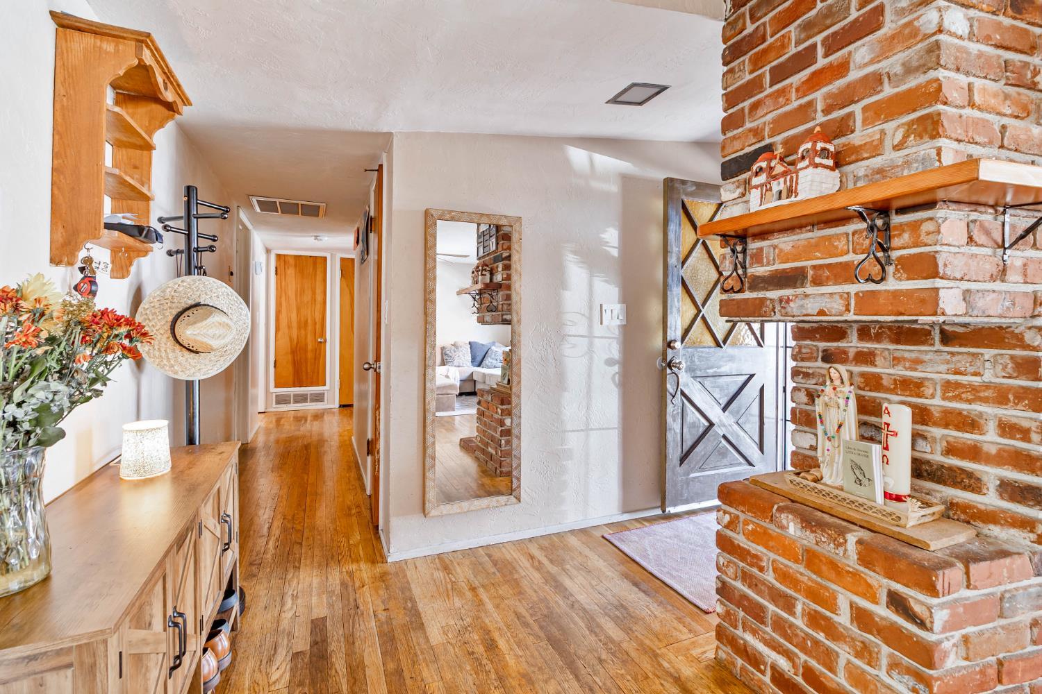 3852 East Washington Avenue Fresno, CA 93702 - Photo 4 of 30 a view of an entryway with wooden floor