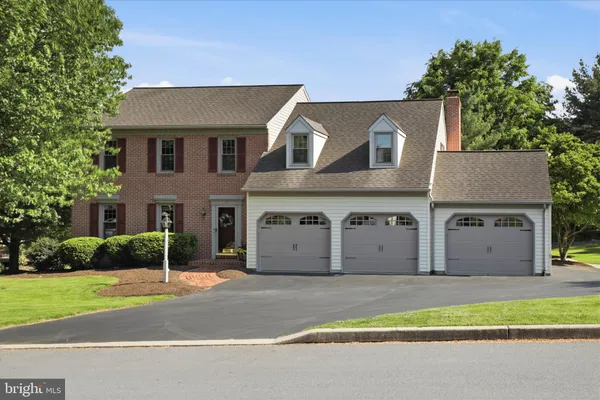 $565,000 | 9 Round House Drive, Lititz, PA 17543