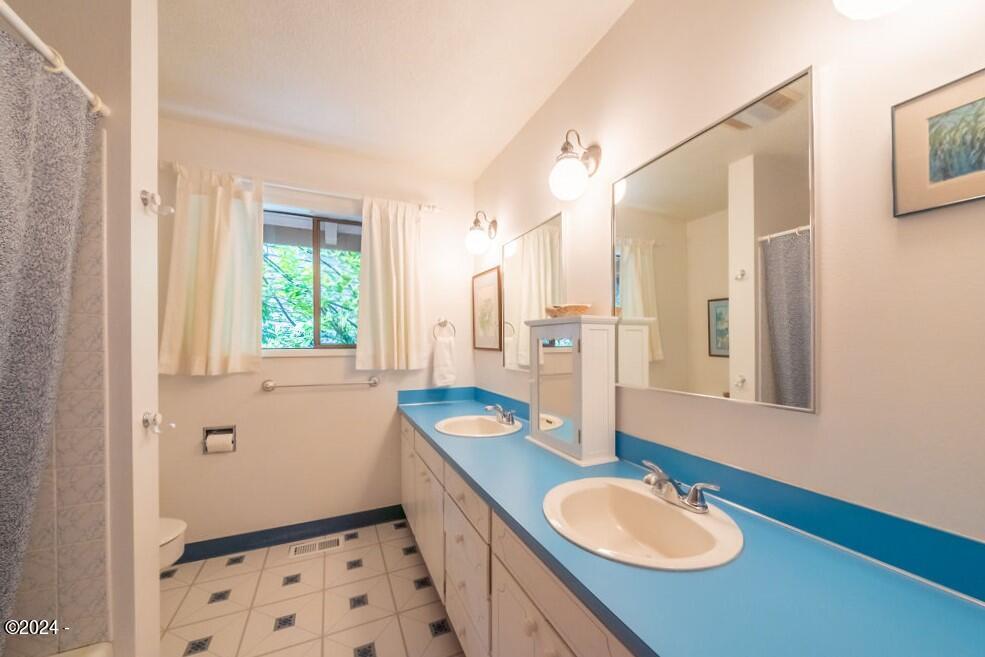 114 Ridge Crest Road Gleneden Beach, OR 97388 - Photo 24 of 40 a bathroom with a sink double vanity granite tub shower and a mirror